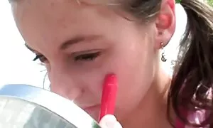 petite केसाळ मांजर घ ...