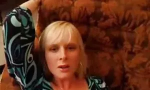 मोठ्या स्तन xxx सह घ ...