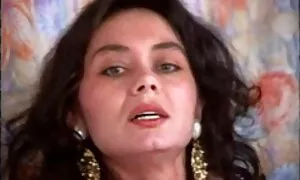 प्रौढ केसाळ आजी नितं ...
