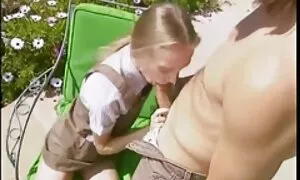स्कीनी किशोर मांजर अ ...
